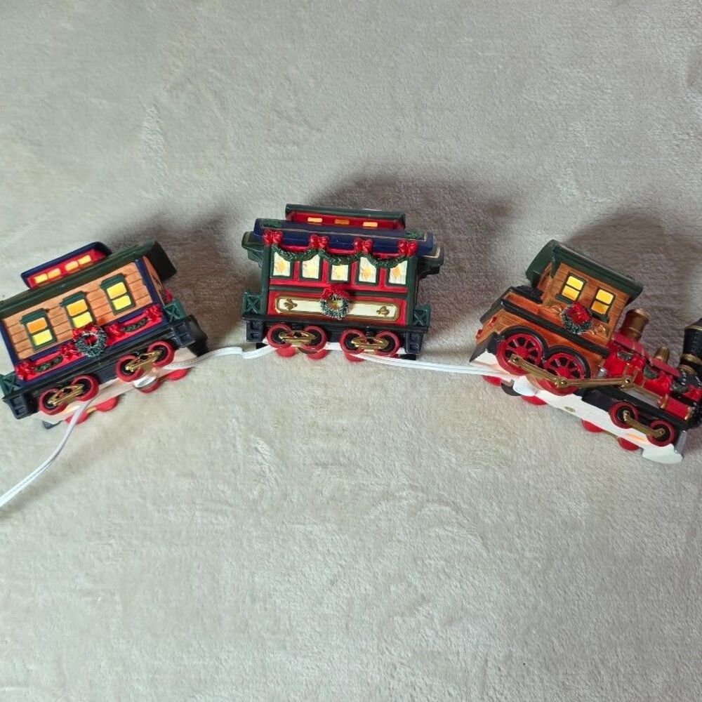 1999 Victorian Village Collectibles Old Towne Train Set Porcelain Lighted Works